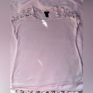 White t-shirt with shoulders crossed with lace.